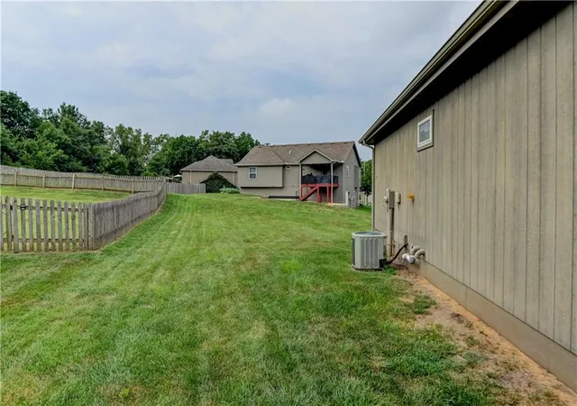 Photo 4 of Single family home for sale at 599 Linda Ct, Liberty, MO 64068 | MLS# 2633957 | Listing updated on 2026-09-23