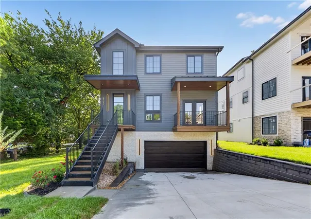 Photo 1 of Single family home for sale at 4521 Francis St, Kansas City, KS 66103 | MLS# 2634098 | Listing updated on 2026-10-08