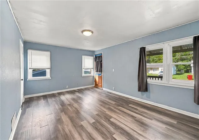 Photo 2 of Single family home for sale at 516 Sw 13 Street, Blue Springs, MO 64015 | MLS# 2634126 | Listing updated on 2026-09-17