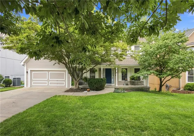 Photo 3 of Sale Pending at 7907 Nw 76th Terrace, Kansas City, MO 64152 | MLS# 2634189 | Listing updated on 2026-09-17