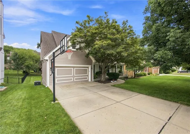 Photo 3 of Sale Pending at 7907 NW 76th Terrace, Kansas City, MO 64152 | MLS# 2634189 | Listing updated on 2026-09-17
