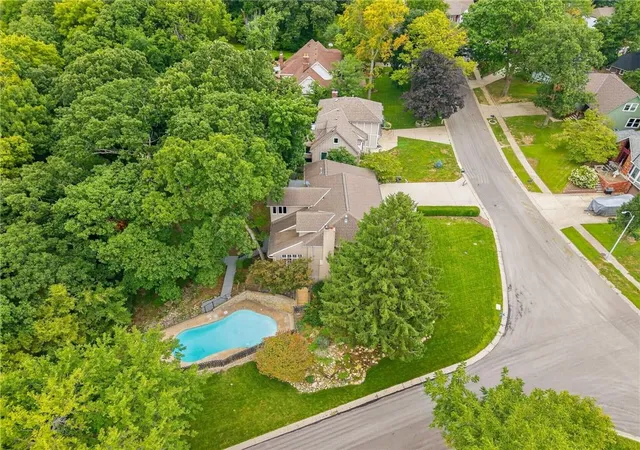 Photo 3 of Single family home for sale at 1340 Camelot Dr, Liberty, MO 64068 | MLS# 2634201 | Listing updated on 2026-09-18