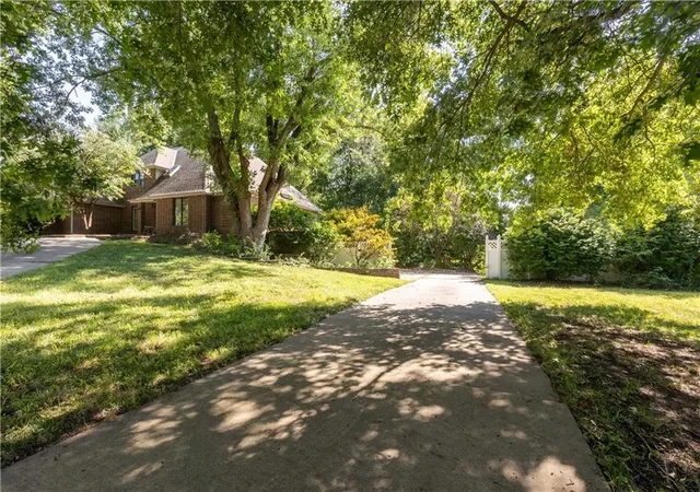 Photo 4 of Single family home for sale at 715 Sunset Ln, Belton, MO 64012 | MLS# 2634497 | Listing updated on 2026-10-08