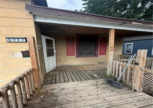 Photo 2 of Single family home for sale at 5717 King Hl Ave, Saint Joseph, MO 64504 | MLS# 2634753 | Listing updated on 2026-09-16