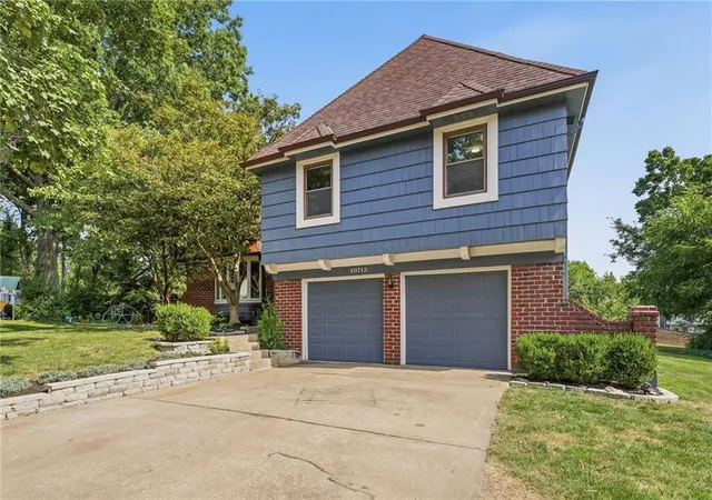 Photo 2 of Sale Pending at 10713 W 98th Street, Overland Park, KS 66214 | MLS# 2634987 | Listing updated on 2026-09-16