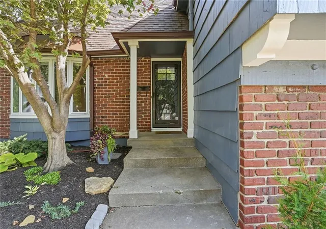 Photo 3 of Sale Pending at 10713 W 98th Street, Overland Park, KS 66214 | MLS# 2634987 | Listing updated on 2026-09-16