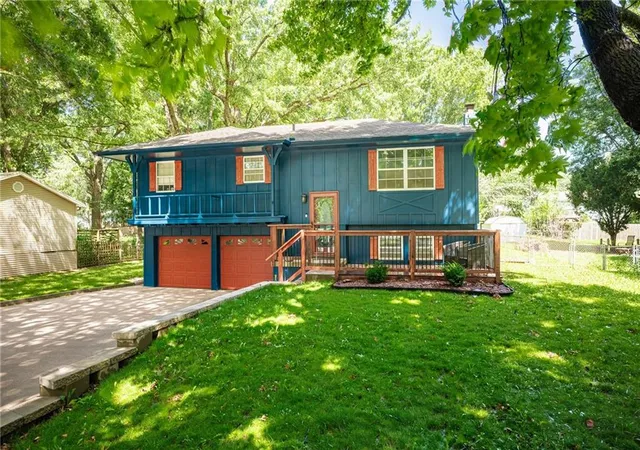 Photo 3 of Single family home for sale at 229 Se Westminister Rd, Blue Springs, MO 64014 | MLS# 2635051 | Listing updated on 2026-09-18