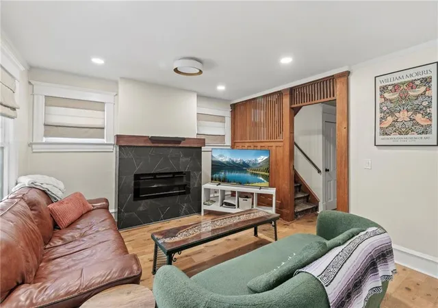 Photo 3 of Single family home for sale at 3027 Charlotte St, Kansas City, MO 64109 | MLS# 2635181 | Listing updated on 2026-09-17