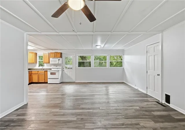Photo 4 of Single family home for sale at 6108 N Charlotte St, Kansas City, MO 64118 | MLS# 2635489 | Listing updated on 2026-10-20