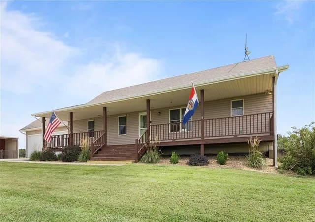 Photo 3 of Single family home for sale at 419 Ne 251 Road, Warrensburg, MO 64093 | MLS# 2635558 | Listing updated on 2026-09-17