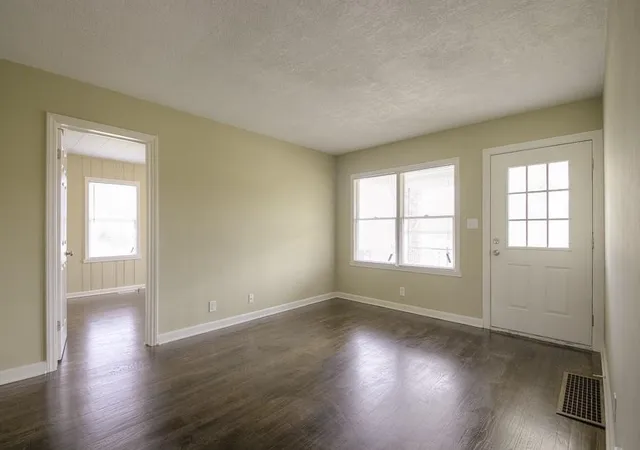 Photo 4 of Single family home for sale at 1340 S Main St, Independence, MO 64055 | MLS# 2635594 | Listing updated on 2026-10-07