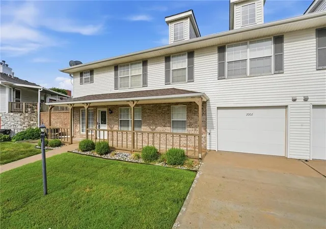Photo 2 of Sale Pending at 2002 S Hummel Dr, Independence, MO 64055 | MLS# 2635601 | Listing updated on 2026-09-16