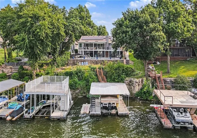 Photo 2 of Single family home for sale at 426 N Winnebago Dr, Lake Winnebago, MO 64034 | MLS# 2635649 | Listing updated on 2026-09-15