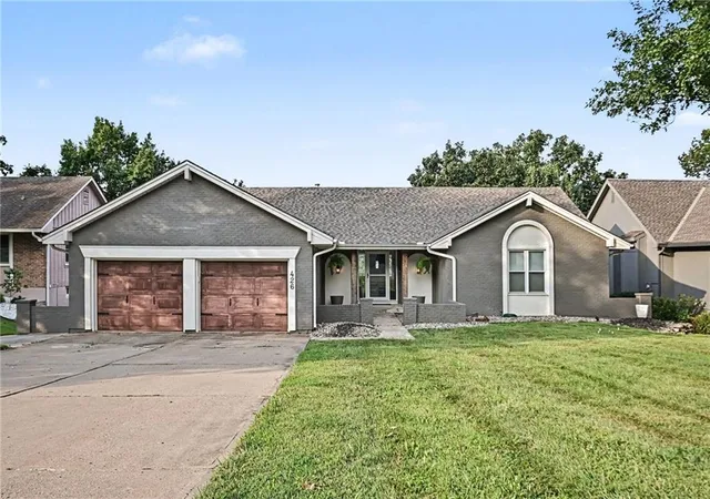 Photo 3 of Single family home for sale at 426 N Winnebago Dr, Lake Winnebago, MO 64034 | MLS# 2635649 | Listing updated on 2026-09-15