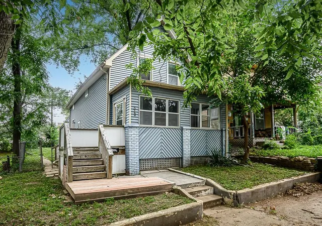 Photo 1 of Single family home for sale at 512 Ottawa St, Leavenworth, KS 66048 | MLS# 2636149 | Listing updated on 2026-09-17