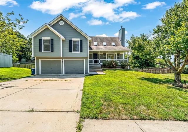 Photo 1 of Single family home for sale at 805 Black Oak Dr, Liberty, MO 64068 | MLS# 2636297 | Listing updated on 2026-09-30