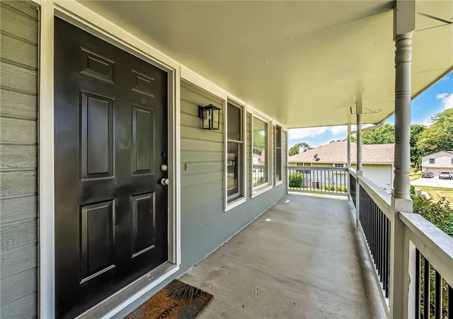 Photo 3 of Single family home for sale at 805 Black Oak Dr, Liberty, MO 64068 | MLS# 2636297 | Listing updated on 2026-09-30