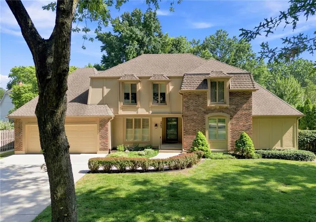 Single family home for sale at 4965 Somerset Dr, Prairie Village, KS 66207 | MLS# 2636699