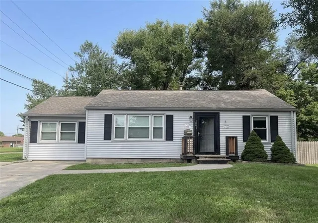 Single family home for sale at 7501 Conser St, Overland Park, KS 66204 | MLS# 2636703