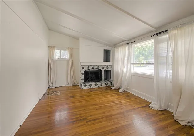 Photo 3 of Single family home for sale at 6904 NW Belvidere Pkwy, Kansas City, MO 64152 | MLS# 2636800 | Listing updated on 2026-09-16