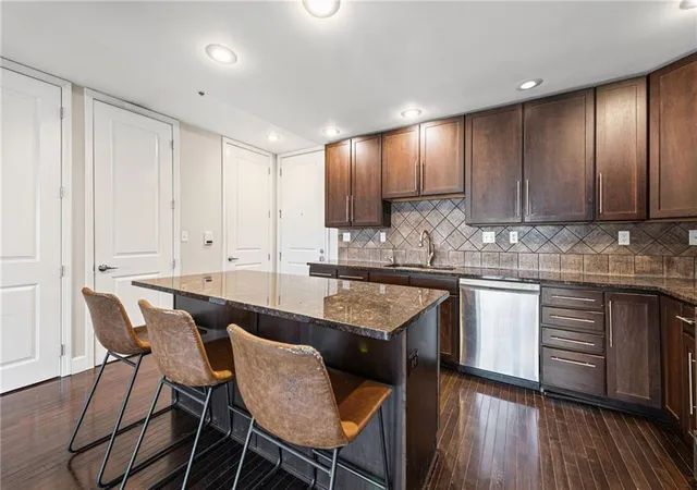 Photo 3 of Condo for sale at 2940 Baltimore Ave #1303, Kansas City, MO 64108 | MLS# 2636908 | Listing updated on 2026-09-16