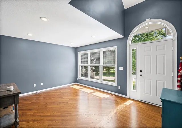 Photo 4 of Single family home for sale at 2512 NE Horseshoe Dr, Lees Summit, MO 64086 | MLS# 2637209 | Listing updated on 2026-09-18