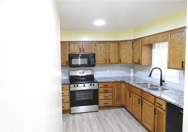 Photo 4 of Single family home for sale at 706 S Northern Blvd, Independence, MO 64053 | MLS# 2637378 | Listing updated on 2026-09-17