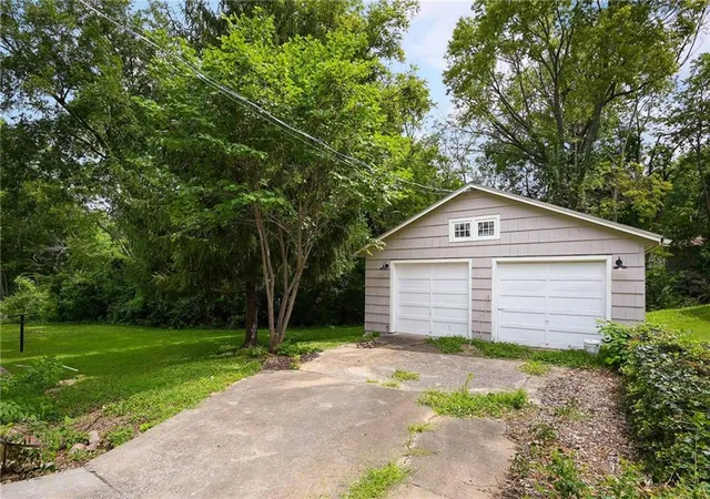 Photo 3 of Sale Pending at 3605 S Norwood Ave, Independence, MO 64052 | MLS# 2637430 | Listing updated on 2026-09-29