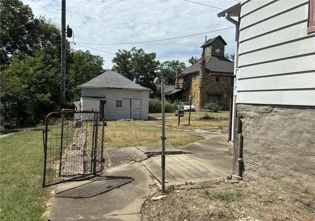 Photo 3 of Sale Pending at 306 S Margrave St, Fort Scott, KS 66701 | MLS# 2637509 | Listing updated on 2026-10-01
