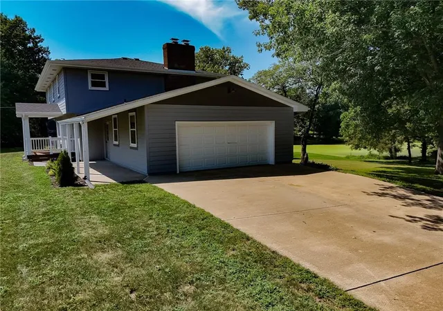 Photo 3 of Single family home for sale at 5602 S 40th Street, Saint Joseph, MO 64503 | MLS# 2637531 | Listing updated on 2026-10-19