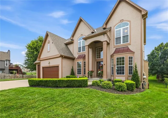 Photo 2 of Single family home for sale at 2603 SW Winterbrook Cir, Lees Summit, MO 64081 | MLS# 2637563 | Listing updated on 2026-09-16