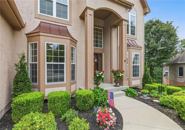 Photo 3 of Single family home for sale at 2603 SW Winterbrook Cir, Lees Summit, MO 64081 | MLS# 2637563 | Listing updated on 2026-09-16