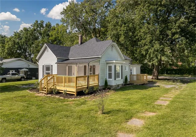 Photo 1 of Single family home for sale at 300 Maple St, Lathrop, MO 64465 | MLS# 2637933 | Listing updated on 2026-09-29