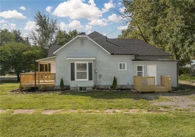 Photo 2 of Single family home for sale at 300 Maple St, Lathrop, MO 64465 | MLS# 2637933 | Listing updated on 2026-09-29