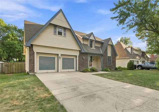 Photo 3 of Sale Pending at 1125 E Sleepy Holw Dr, Olathe, KS 66062 | MLS# 2637976 | Listing updated on 2026-09-16