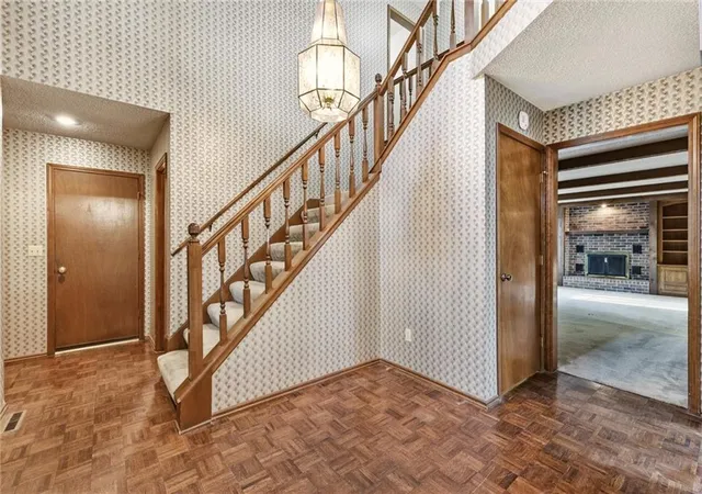 Photo 3 of Sale Pending at 1125 E Sleepy Holw Dr, Olathe, KS 66062 | MLS# 2637976 | Listing updated on 2026-09-16