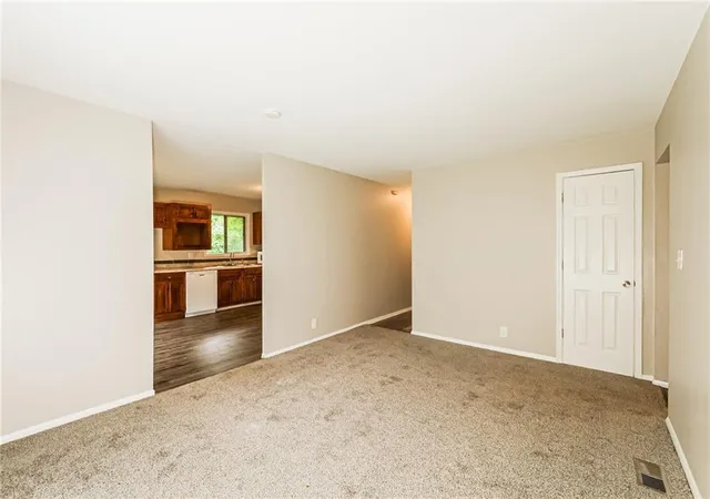 Photo 3 of Sale Pending at 8706 E 91st St, Kansas City, MO 64134 | MLS# 2638016 | Listing updated on 2026-09-18