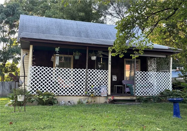 Photo 2 of Single family home for sale at 106 S Park Ave, Independence, MO 64050 | MLS# 2638121 | Listing updated on 2026-09-17