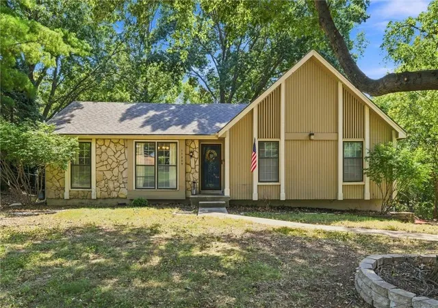 Single family home for sale at 11309 W 99Th St, Overland Park, KS 66214 | MLS# 2638206