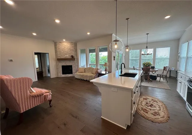 Photo 3 of Sale Pending at 2938 Sw Arboridge Dr, Lee's Summit, MO 64082 | MLS# 2638347 | Listing updated on 2026-10-02