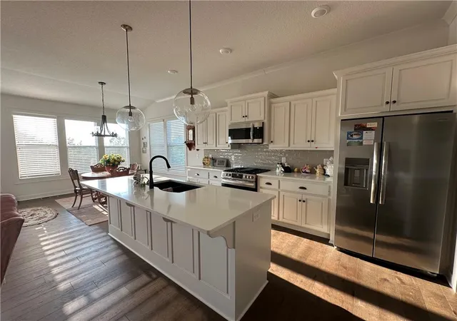 Photo 4 of Sale Pending at 2938 Sw Arboridge Dr, Lee's Summit, MO 64082 | MLS# 2638347 | Listing updated on 2026-10-02