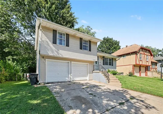 Photo 1 of Single family home for sale at 2018 E Mohawk Ct, Olathe, KS 66062 | MLS# 2638506 | Listing updated on 2026-09-22