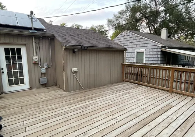 Photo 3 of Single family home for sale at 1111 Ne 43Rd St, Kansas City, MO 64116 | MLS# 2638576 | Listing updated on 2026-09-28