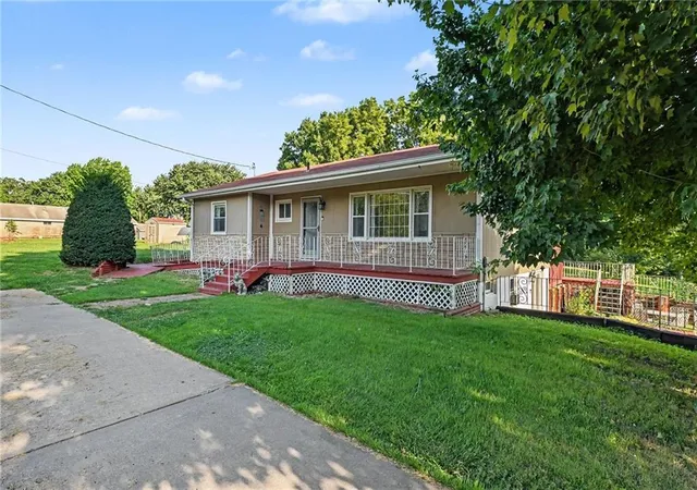 Photo 2 of Single family home for sale at 2921 Pear St, Saint Joseph, MO 64503 | MLS# 2638635 | Listing updated on 2026-09-17
