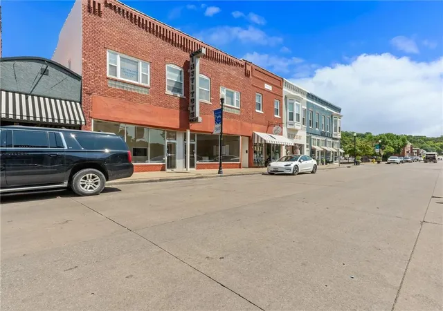 Listing Photo 4 - Condo for sale in building located at 110-114 E Broadway Ave, Excelsior Springs, MO 64024