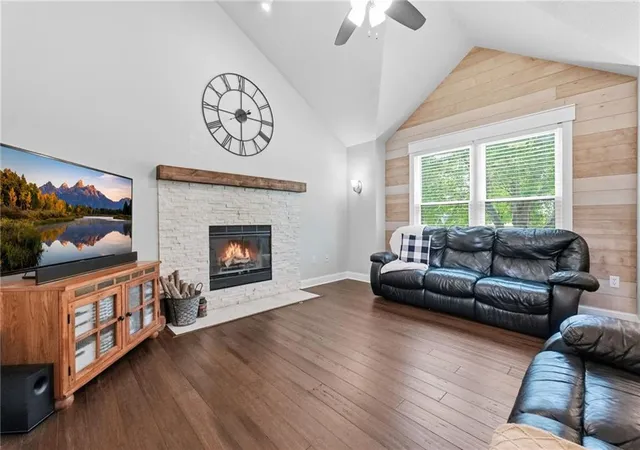 Photo 2 of Single family home for sale at 105 Se Harvard Dr, Blue Springs, MO 64014 | MLS# 2638900 | Listing updated on 2026-09-17