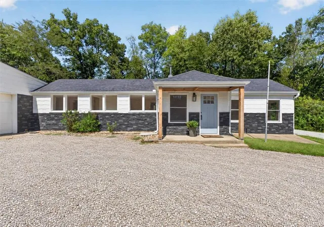 Photo 2 of Single family home for sale at 28 Tla Lake Shore Dr, Lake Lotawana, MO 64086 | MLS# 2638933 | Listing updated on 2026-09-17