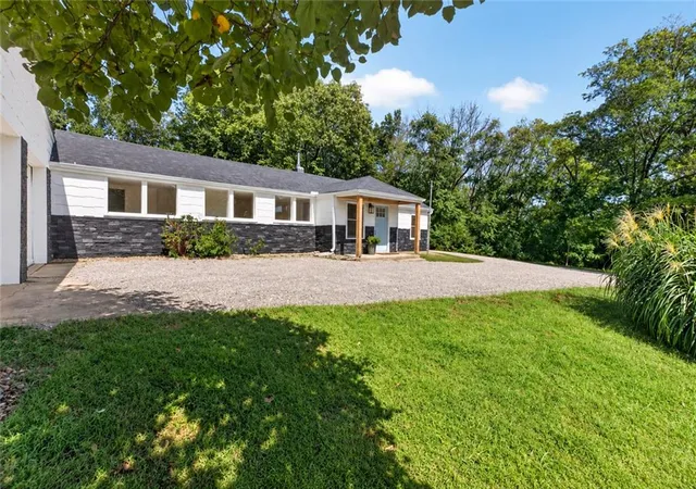 Photo 3 of Single family home for sale at 28 Tla Lake Shore Dr, Lake Lotawana, MO 64086 | MLS# 2638933 | Listing updated on 2026-09-17