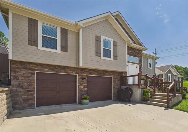 Photo 3 of Sale Pending at 6805 N Pontiac Ave, Kansas City, MO 64151 | MLS# 2639257 | Listing updated on 2026-09-25