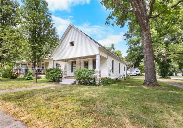 Photo 2 of Single family home for sale at 302 Pacific Ave, Osawatomie, KS 66064 | MLS# 2639340 | Listing updated on 2026-09-16